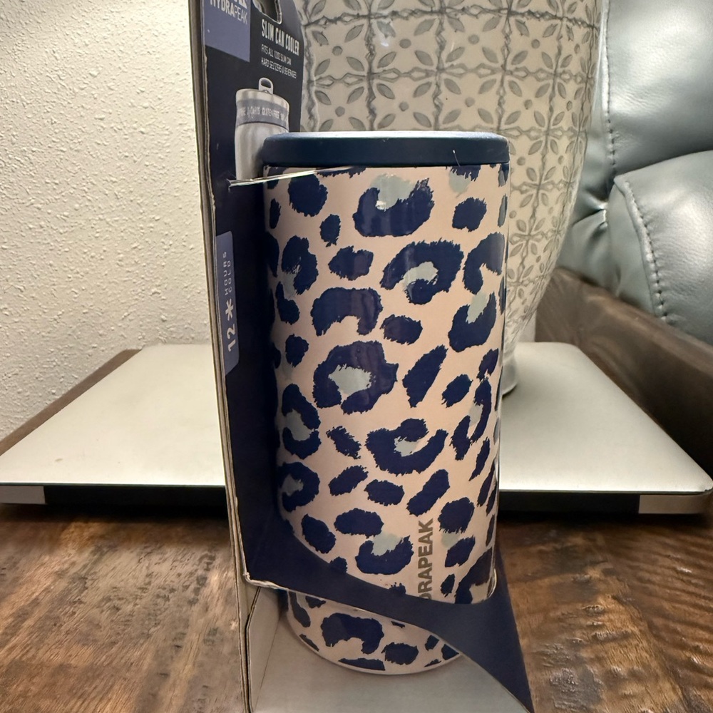 Hydrapeak 12 oz Slim Can Cooler Pink Leopard - Picture 2 of 6
